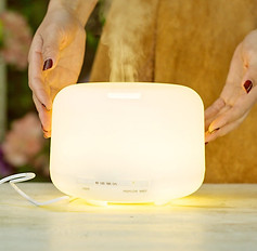 Diffuser Yellow LED Hands.jpg